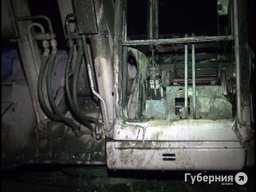 Ночью в Центральном районе сожгли экскаватор Ночью в Центральном районе сожгли экскаватор