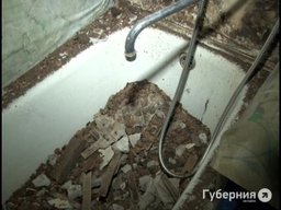 В хабаровской сталинке обвалился потолок В хабаровской сталинке обвалился потолок