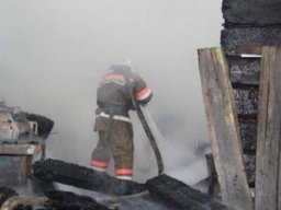 Комсомольские пожарные тушили частную баню в посёлке Майском Комсомольские пожарные тушили частную баню в посёлке Майском
