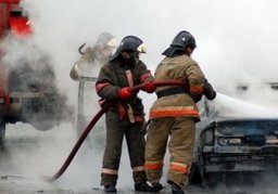 Сразу три автомобиля тушили хабаровские огнеборцы в населенном пункте Гаровка-2 Сразу три автомобиля тушили хабаровские огнеборцы в населенном пункте Гаровка-2