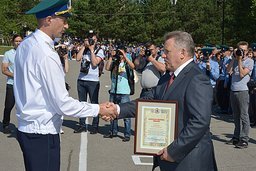 Вячеслав Шпорт поздравил выпускников Хабаровского пограничного института ФСБ России