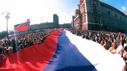 Виктор Ишаев поздравил дальневосточников с Днем государственного флага.