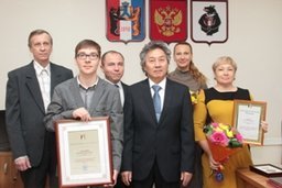 В Хабаровске чествуют лучших работников сферы бытового обслуживания населения: в честь профессионального праздника они получили награды от муниципалитета