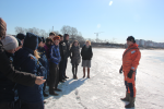 В Хабаровске будущих спасателей учили спасать людей из ледяной воды