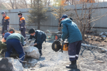 Сотрудники МЧС вместе с прихожанами трудятся на восстановлении храма Александра Невского