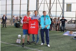 Футбольный турнир выиграли болельщики ХК «Амур»