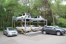 В Хабаровске провели презентацию первой в городе механической парковки на 5 машиномест