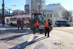 Мэр Хабаровска Александр Соколов дал несколько поручений, связанных с уборкой городских дорог после снегопада, который продолжался несколько дней