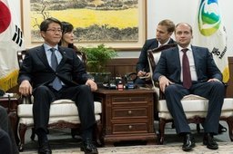 Александр Галушка провел переговоры с Министром по делам национального объединения Республики Корея Лю Киль Чжэ