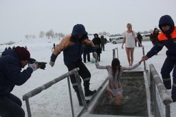 В Хабаровском крае более 300 специалистов различных ведомств обеспечивают безопасность крещенских купаний