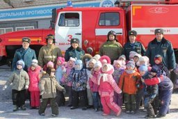 У отважных пожарных Хабаровска побывали на экскурсии дошколята