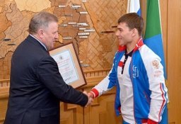 Вячеслав Шпорт поздравил земляка Евгения Сухомлинова с победой в Кубке мира