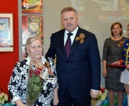 Губернатор Хабаровского края встретился с ветеранами Амурского района