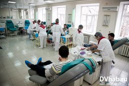 Десятки хабаровчан отметили Национальный день Донора сдачей крови