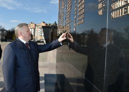 Вячеслав Шпорт оценил готовность мемориала площади Славы к празднованию 70-летия Победы