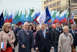 Более 40 тысяч жителей края вышли на митинг и шествие в честь Праздника весны и труда в Хабаровске
