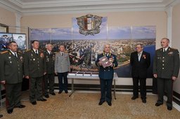 Восточный Военный округ торжественно подарил музею истории Хабаровска 12-томник по истории Великой Отечественной войны