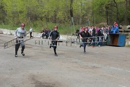 В Хабаровске проходят соревнования "Золотая штурмовка" - юным спасателям (11-16...