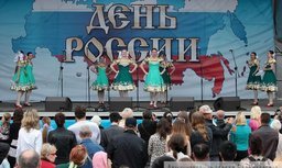 12 июня, в честь Дня России, на площади Ленина запланирована праздничная программа