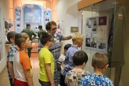 Дети сотрудников Главного управления МЧС России по Хабаровскому краю побывали в военно-историческом музее