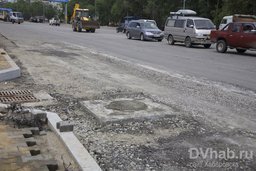 Хабаровские автолюбители жалуются на торчащие из дороги колодцы