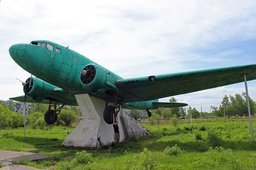 Самолет ЛИ-2 перенесут на "Аллею военных раритетов" на Большом аэродроме в Хабаровске
