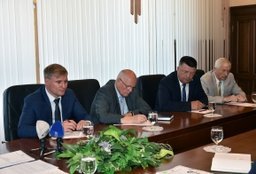 Губернатор Вячеслав Шпорт встретился с руководителями фракций политических партий краевого парламента