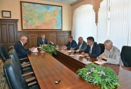 Руководители фракций политический партий встретились с губернатором края Вячеславом Шпортом