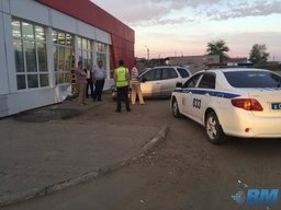 В Хабаровске автолюбитель пробил стену продуктового магазина