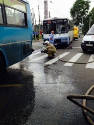 В Хабаровске пожарно-спасательные подразделения участвовали в ликвидации ДТП двух пассажирских автобусов, столкнувшихся на Проспекте 60 лет Октября