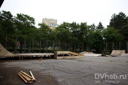 На стадионе Ленина в Хабаровске идет строительство площадки для уличного спорта