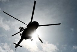 Поиски пропавших людей с вертолета МИ-8 в Охотском море ведут более 100 человек