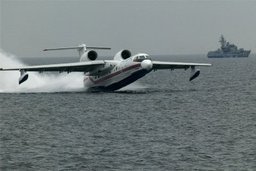 Дальневосточный самолет-амфибия Бе-200 МЧС России направлен в Сибирь для помощи в тушении природных пожаров