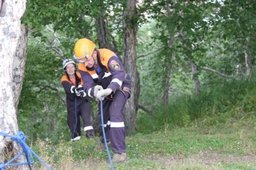 Камчатские спасатели сняли с сопки Никольская двух подростков