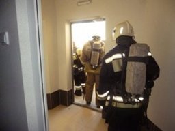 В многоквартирном жилом доме в Комсомольске пожарные тушили лифтовую кабину В многоквартирном жилом доме в Комсомольске пожарные тушили лифтовую кабину