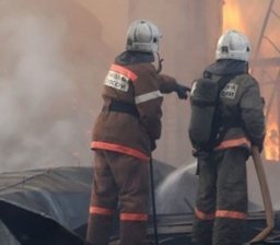 Крышу дачного дома тушили пожарные расчеты в поселке Воронеж-3 Хабаровского муниципального района