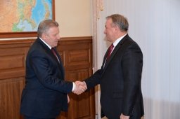 Губернатор Вячеслав Шпорт встретился с начальником ДВЖД Николаем Маклыгиным