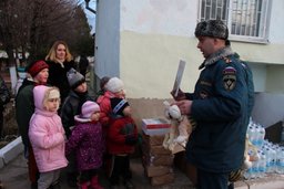 Академия гражданской защиты МЧС России оказала адресную помощь крымской детворе