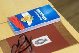 Уроки по Конституции России провели краевые парламентарии школьникам края