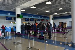 В аэропорту Владивостока ловили должников за отопление и горячую воду