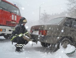 Спасатели помогают автомобилистам Тувы на трассах республики в 50-градусный мороз