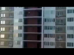 Девушка прыгала с балкона на балкон убегая от неизвестных в Хабаровске