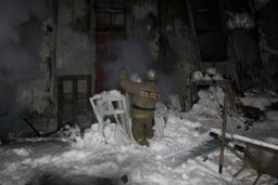 В Хабаровске огнеборцы ликвидировали пожар в пристройке к частному дому