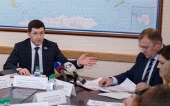 Депутаты разбирались с конфликтом между жильцами многоквартирных домов и строительной компанией