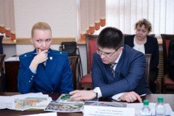 Депутаты разбирались с конфликтом между жильцами многоквартирных домов и строительной компанией