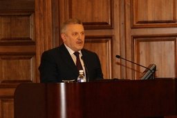 В день российского парламентаризма губернатор поблагодарил депутатский корпус за оперативное принятие законодательных решений