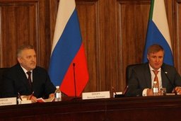 В день российского парламентаризма губернатор поблагодарил депутатский корпус за оперативное принятие законодательных решений