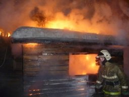Комсомольские пожарные тушили частную баню в поселке Победа