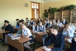 Депутаты провели уроки парламентаризма в школах