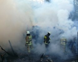 Дачные дома на Хумминском шоссе тушили комсомольские огнеборцы